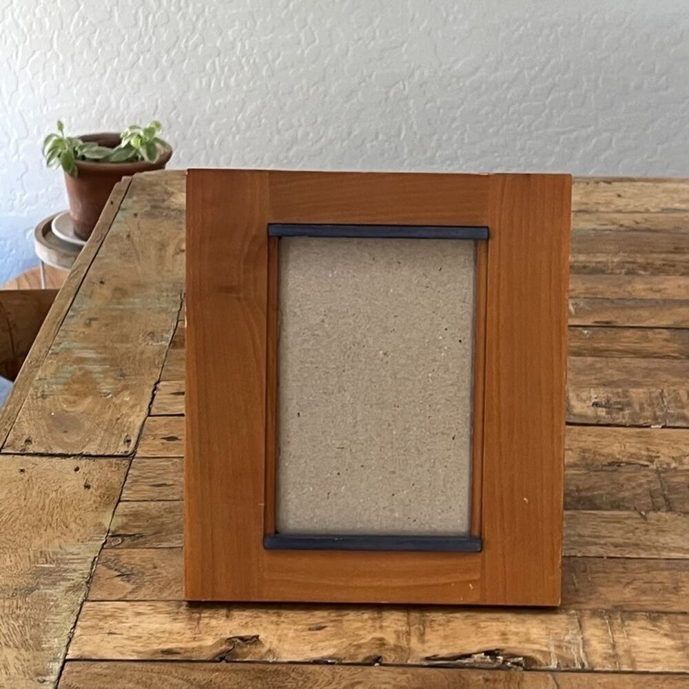 Photo Frame Light-Brown Natural Wood 4 x 6" Dark Blue Detail Minimalist Modern